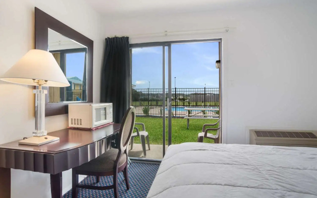 Rodeway Inn at Somers Cove Marina