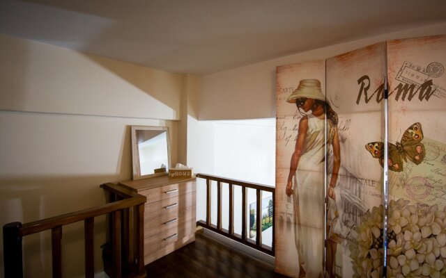 Cozy Flat Attic near Beach & Venetian Port