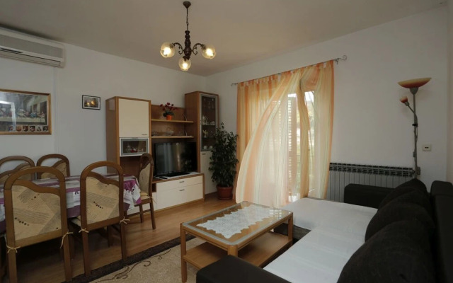 Dina - 3 Bedrooms - A1
