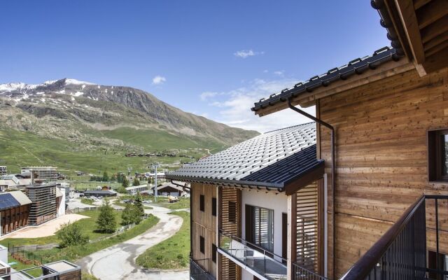 Stylish Apartment Near the Ski-slopes of L'alpe Dhuez