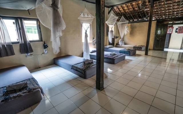 Losmanos Hostel