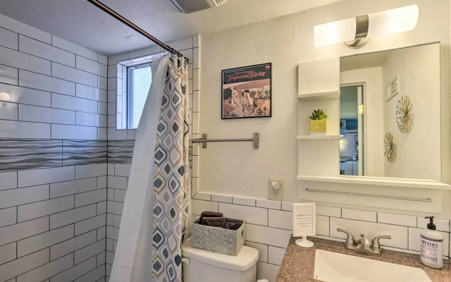 Vintage Las Vegas Oasis < 3 Mi to the Strip!