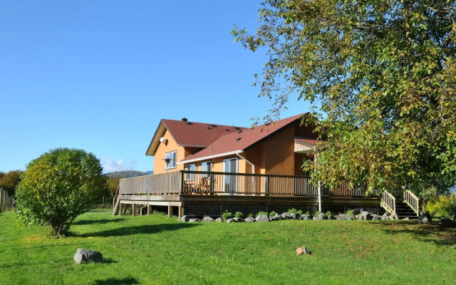 Fraser River Outpost Lodge