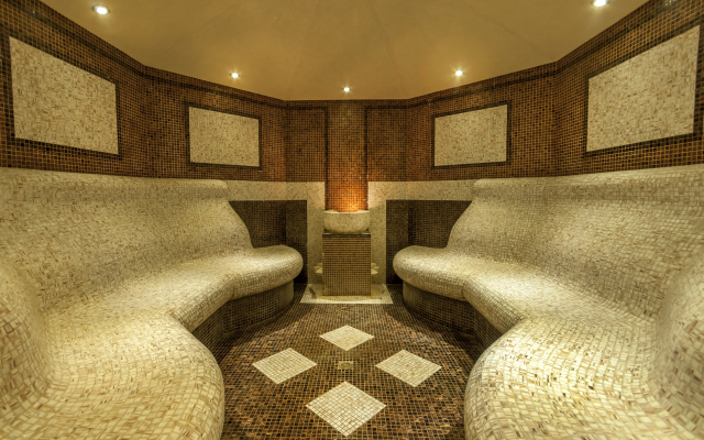 Grand Royale Apartment Complex & Spa