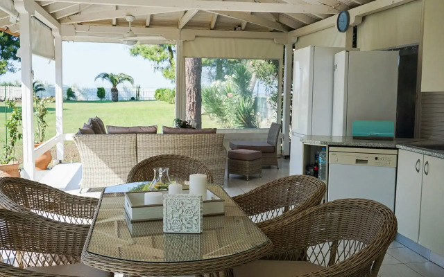 Seafront Villa Glaros