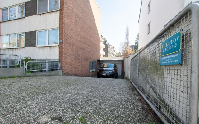 Tolstov-Hotels Convenient 4 Room Apartment