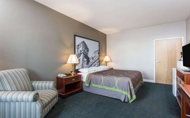 Super 8 by Wyndham Petersburg