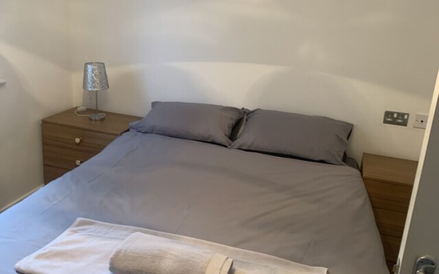 Impeccable 4-bed House Next Door to the Liberty