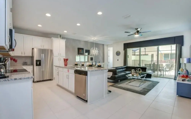 Orlando Newest Resort Community Town Home 5 Bedroom Townhouse by Redawning