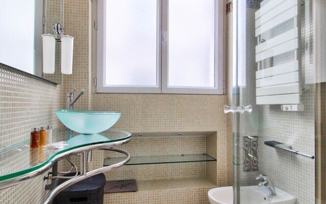 Bright apartment - Victor Hugo