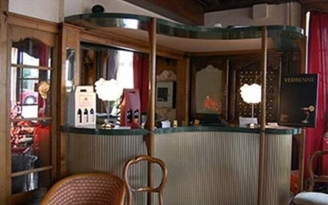 Hotel De La Poste