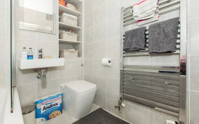 Spacious 2 Bed Flat by Hyde Park