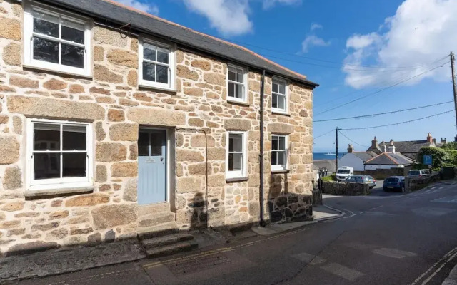 Seaview-2br-sleeps5-cottage-fastwifi-woodburner