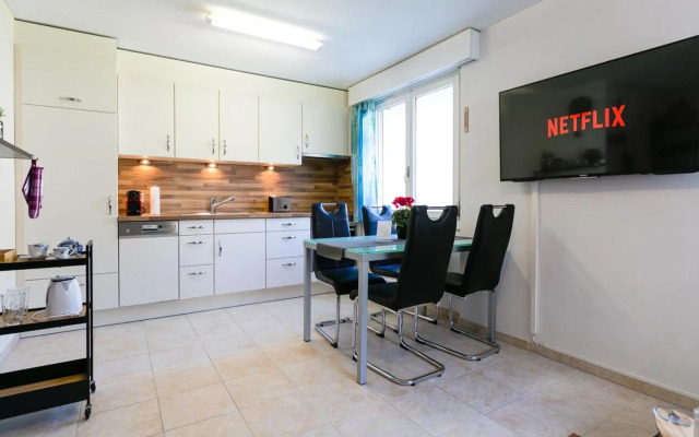 Top modern Studio Parkplatz Coffee WiFi