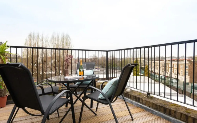 Platinum Apartment in Kensington 9941