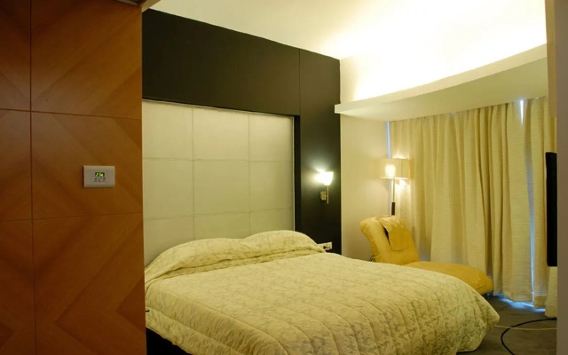 Peninsula Grand Hotel