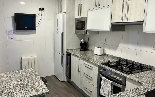 Amplio apartamento cerca FIRA y Centro