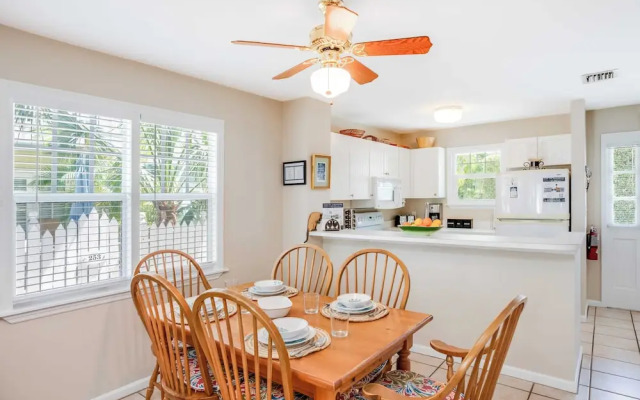 Linger Longer by Avantstay Key West Walkable Gated Community, Shared Pool Week Long Stays Only