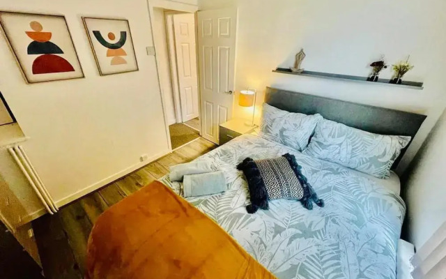 2 Bedroom House in Liverpool With Free Parking