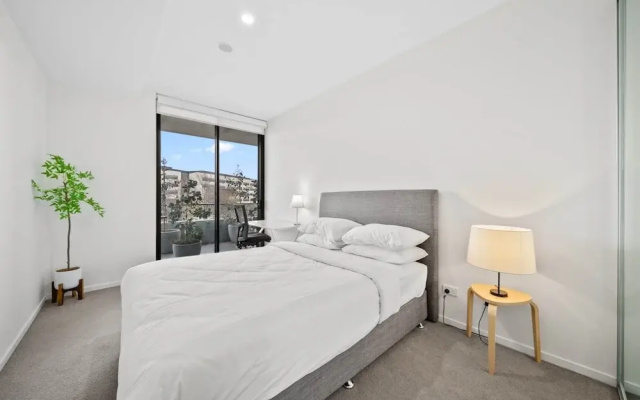Inner-city 2-bed With Large Balcony, Garden & Gym