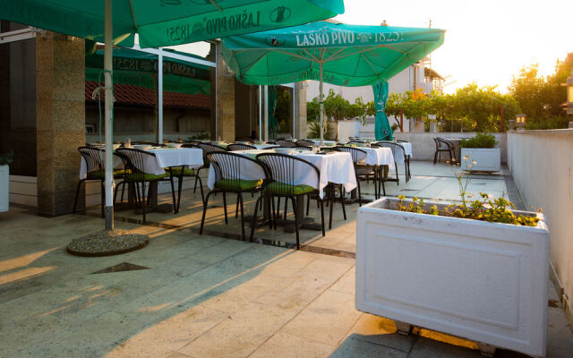 Downtown Private Rooms