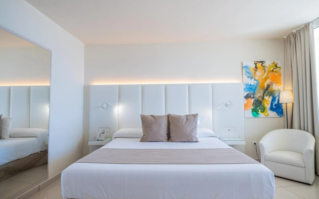 On Hotels Oceanfront - Adults Only