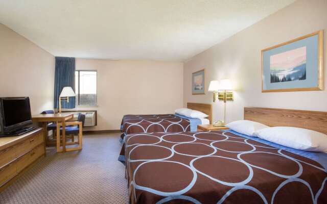 Super 8 by Wyndham Fallon