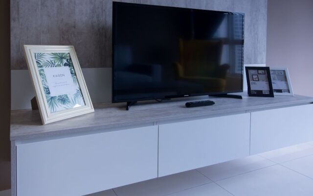 OYO Home 500 Premium 2BR Crest Condo