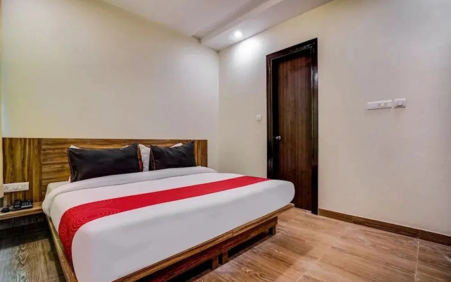 OYO Collection O 77711 Golden Tulipz