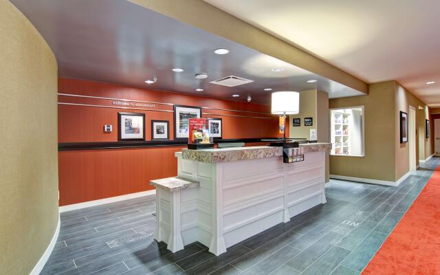 Hampton Inn & Suites Cincinnati-Downtown