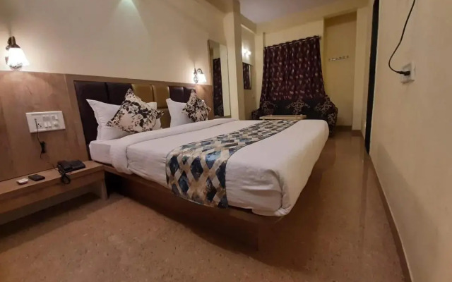 Oyo 87961 Hotel Im-Pact Stays Palace