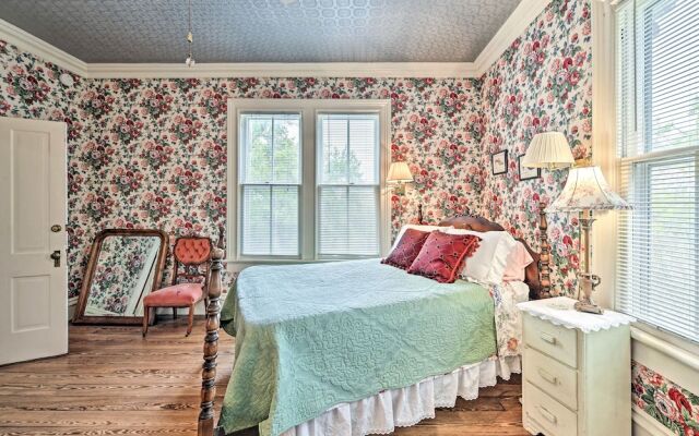 The Lilly House: Historic Glen Rose Home w/ Porch!