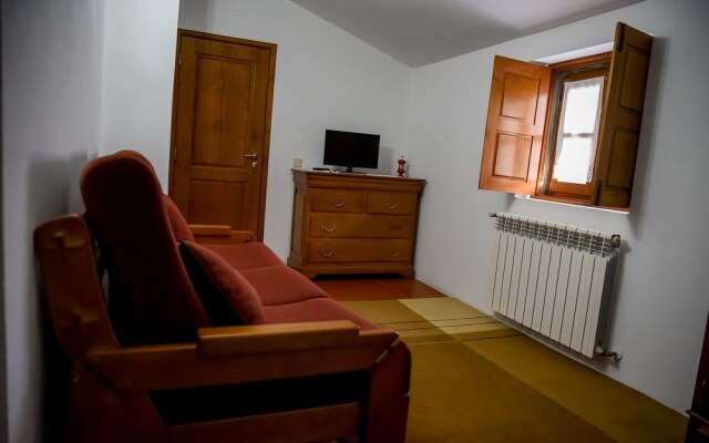 Rustic House with Swimming Pool, Vieira Minho by Izibookings