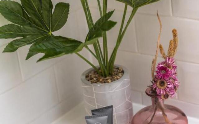 Charming, Central & Spacious Georgian 3 bed APT