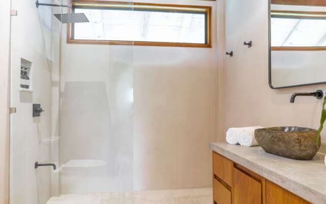 Blue Mist Hotel & Beach Club