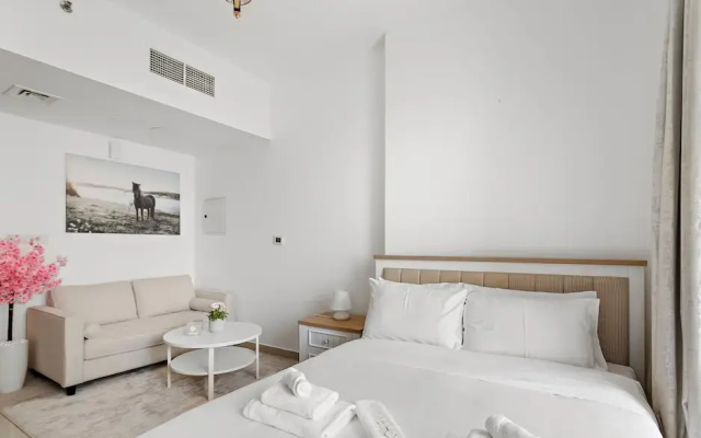 WelHome - Lovely Studio Apartment in Production City