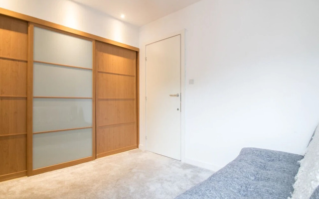 Stunning 3 BR Penthouse Apartment, River View