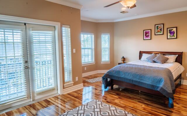 Spacious Kemah Boardwalk Townhome