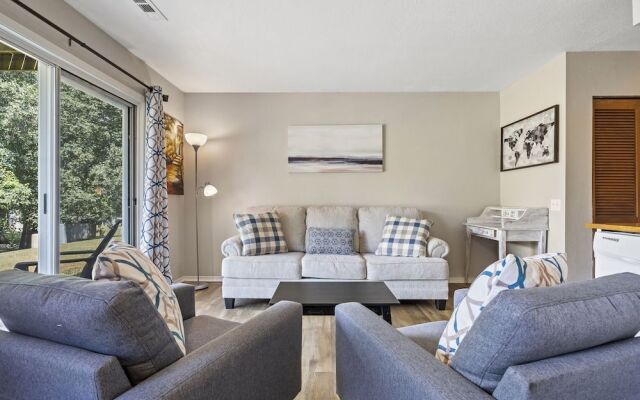 Branson Fall Creek Retreat w/ Deck Views!