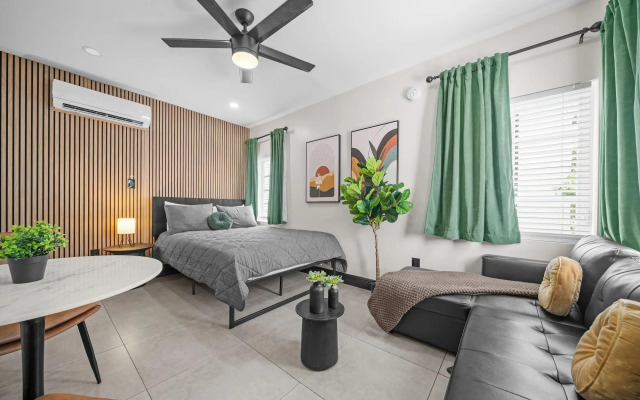 Baybreeze Apartments by Lowkl