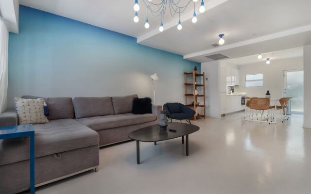 Roami at 250 Collins