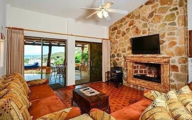 Walk to Cabo Marina & Downtown, Villa Mira Flores