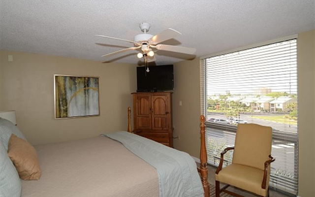 Shoreline Towers 1046 3 Bedroom Condo