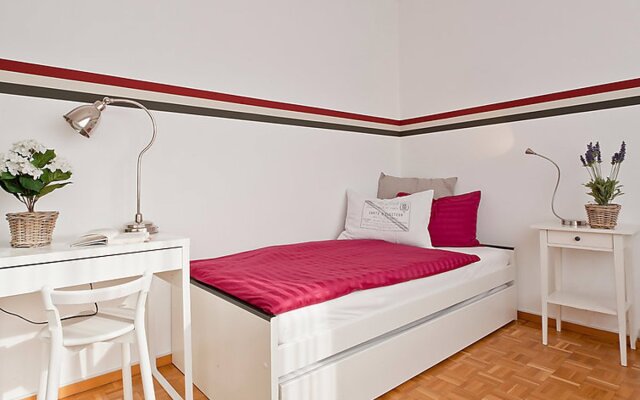 Large Suite 34623