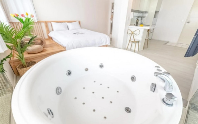 Goseong Nerja Sol Pension