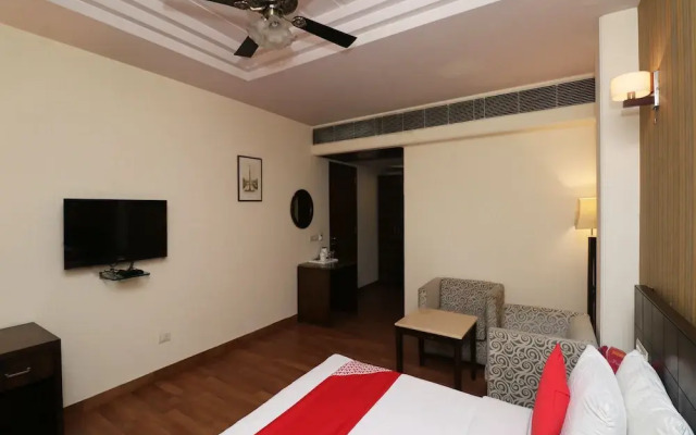 Capital O 307 Hotel The Class