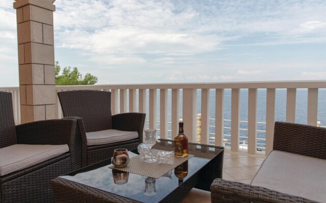 Beautiful Home in Blato With Wifi and 5 Bedrooms