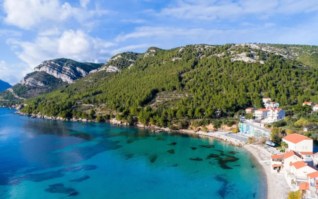 Villa Nives - Three-bedroom Villa With Terrace and Sea View