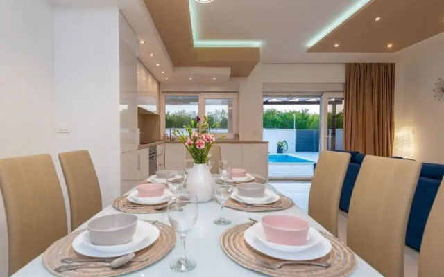 Villa Sabun Luxury Villa With Poo, Jacuzzi