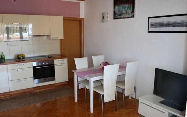 Buffalo - 150m From the Beach & Parking - A2